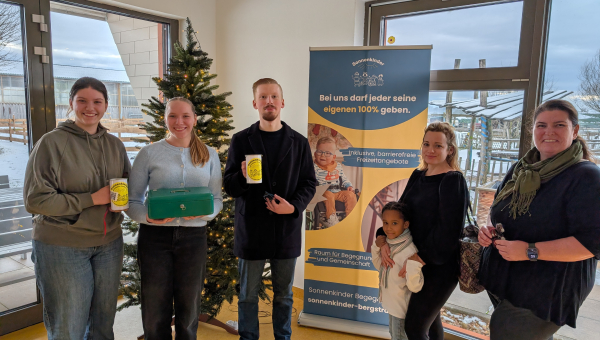 Spendenübergabe an den Sonnenkinderhof